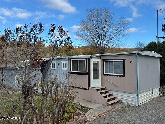 2nd image of 401 Moxee Ave Unit 15