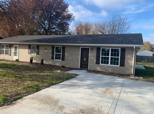 522 Gillham St #B, Troy, IL 62294