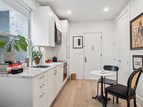 3rd image of 458 W 20th St APT 4c