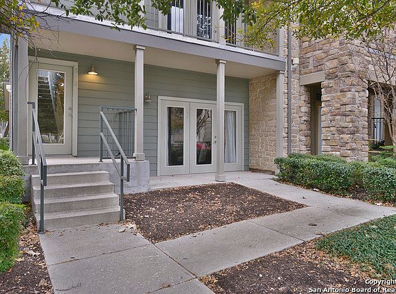 2nd image of 512 REFUGIO ST #512