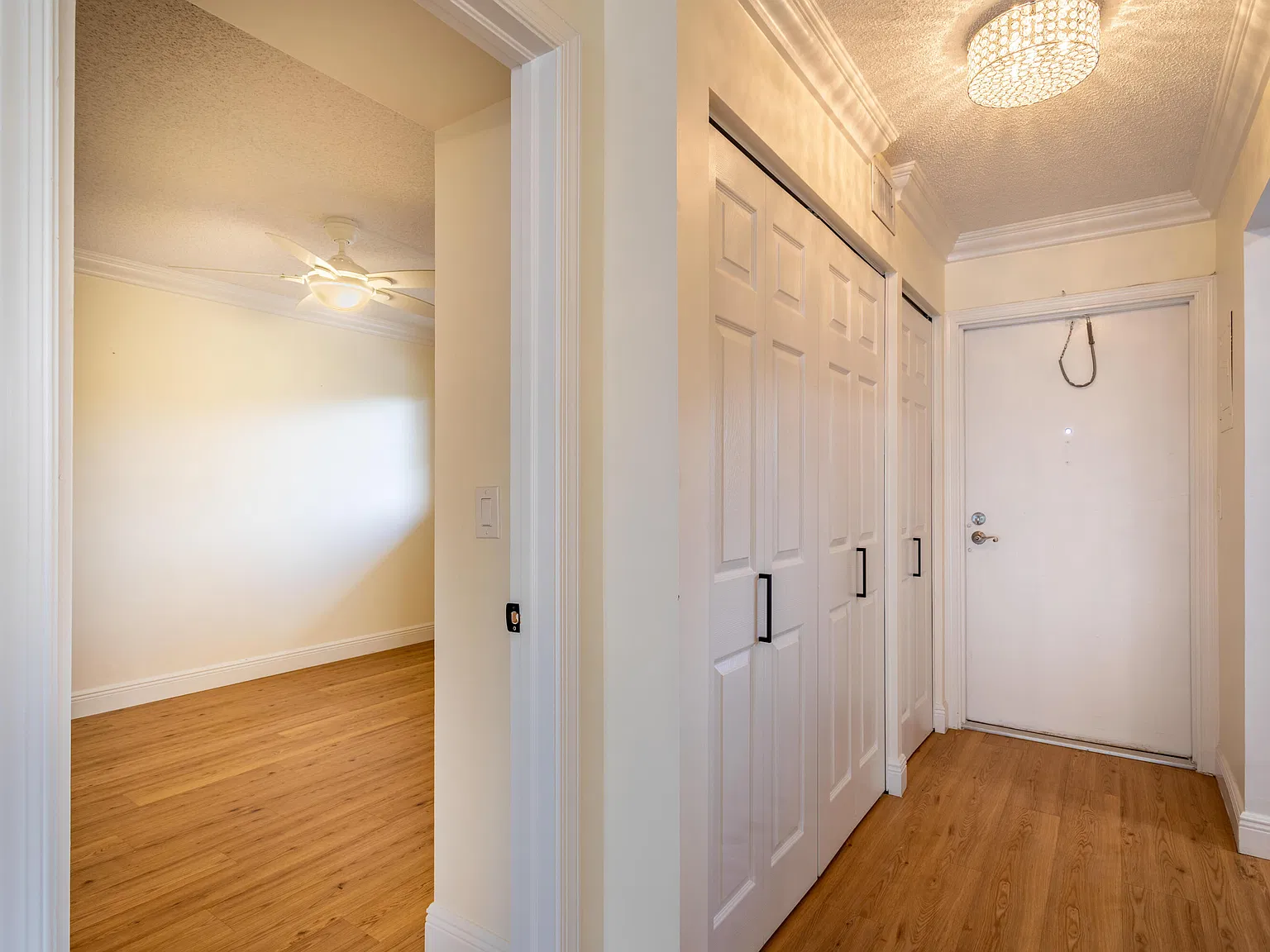 2 bed, 2.0 bath, 963 sqft, $2,300 — Photo 2