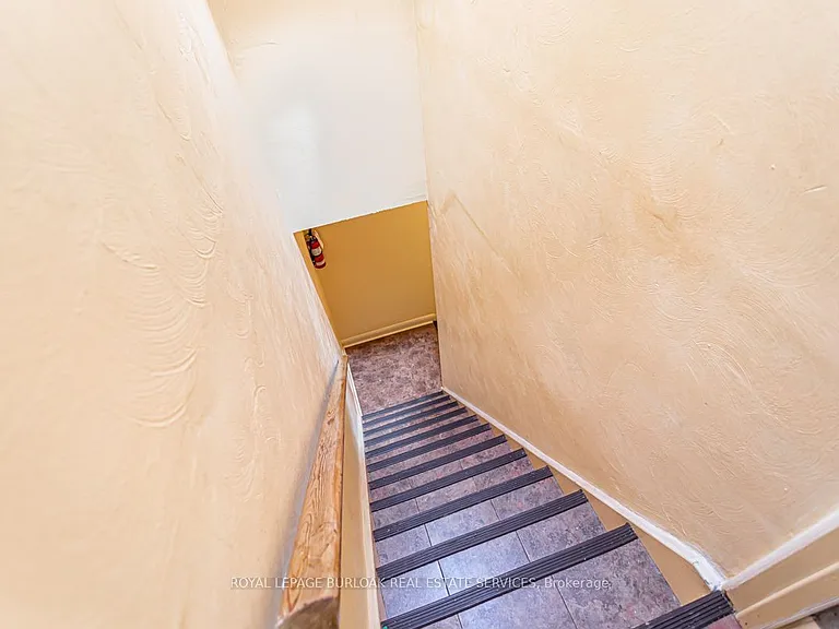 718 Ross St #2 — Photo 2