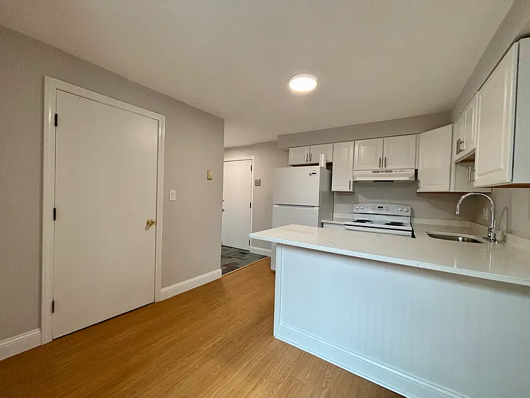 440 Hanover St #5A — Photo 3