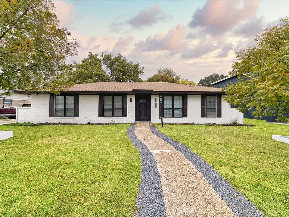 1st image of 509 Caravaca Dr
