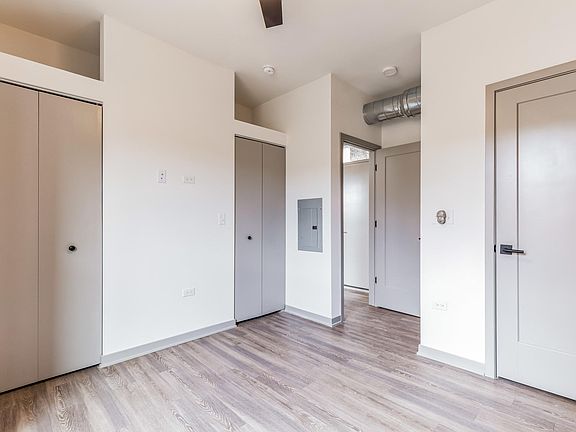 3rd image of 1645 N Wells St #2C