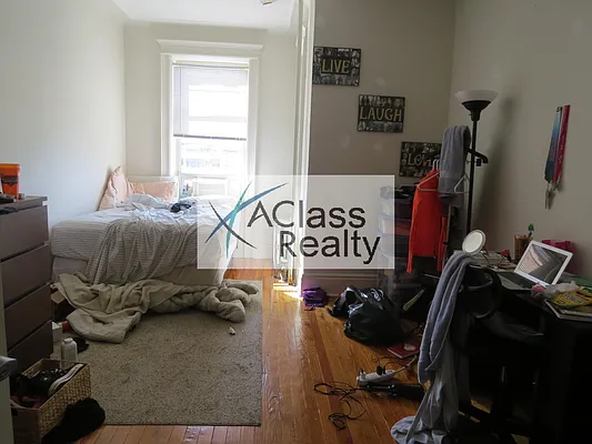 Rented by A Class Realty Long Island City LLC | media 8