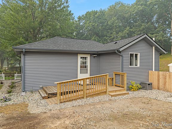 2nd image of 16585 Oakum Ave NE