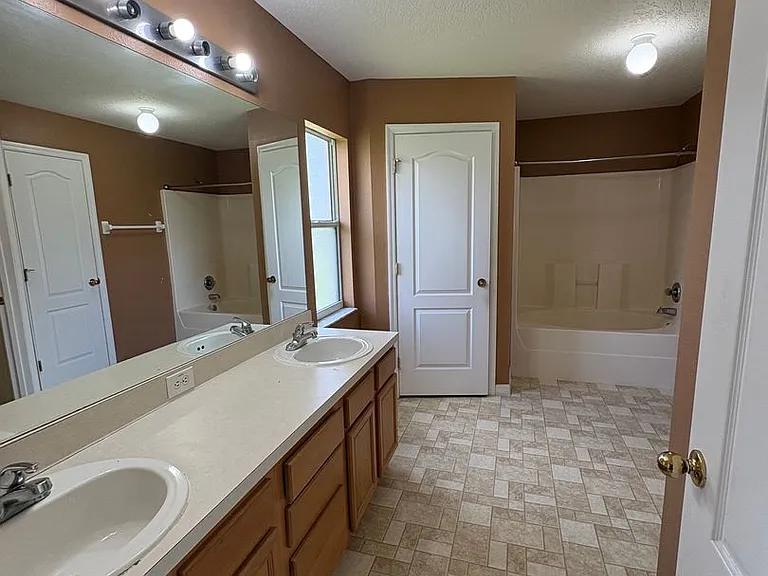 104 Herring Ln — Photo 15