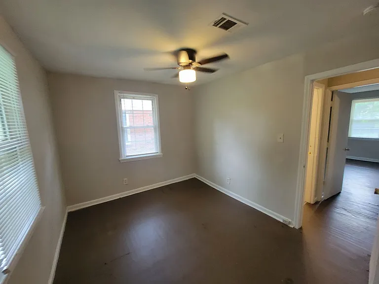 2111 Dyer St — Photo 8