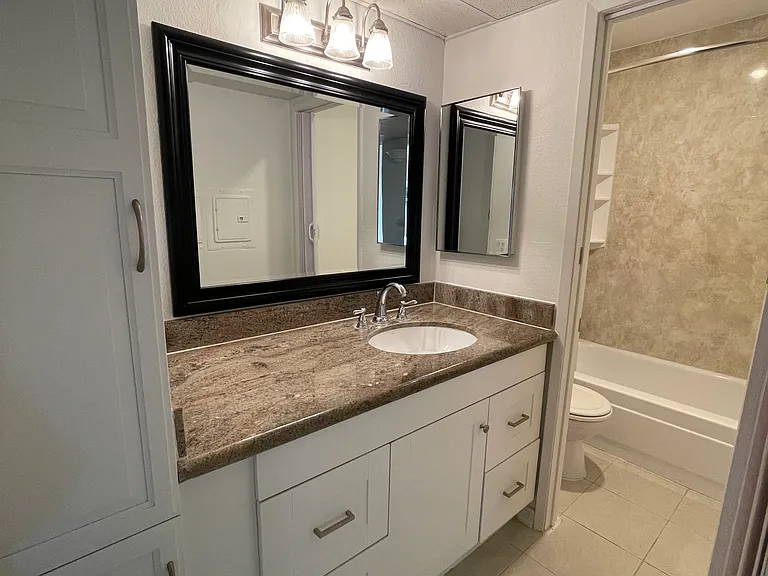 22330 Victory Blvd #202 — Photo 10