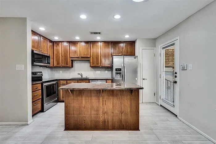 8219 Summer Side Dr — Photo 10