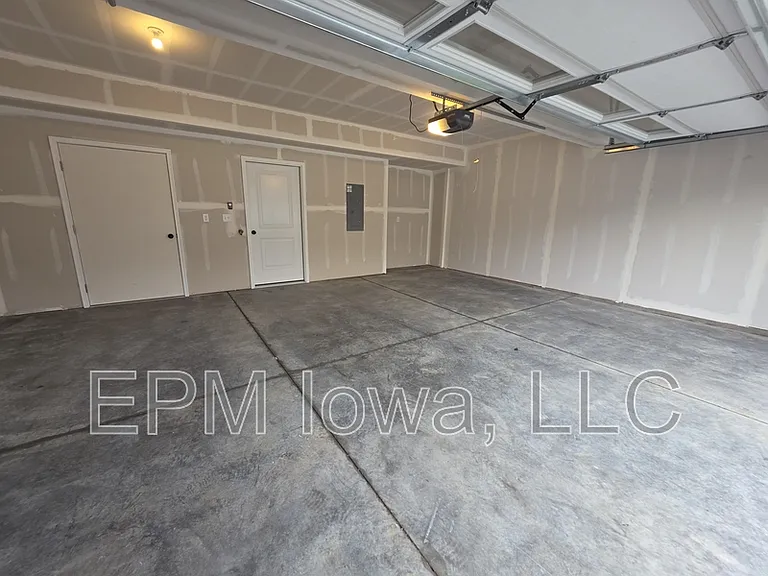 2309 Water Tower Pl — Photo 22
