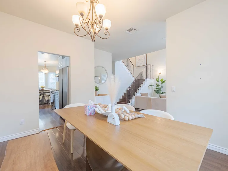 255 S California St — Photo 8
