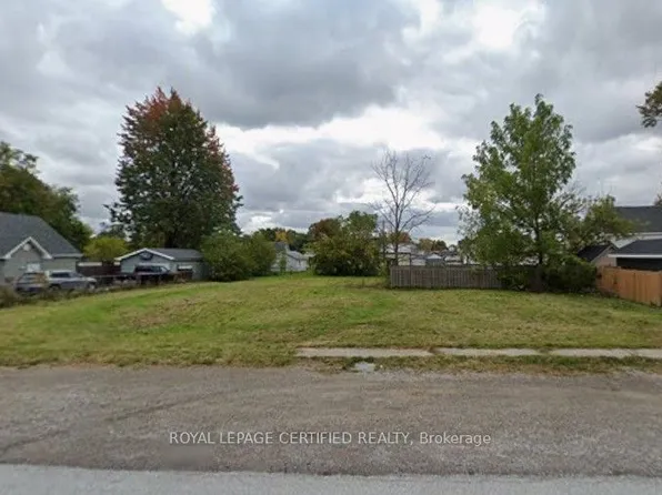 327 Queen St, Chatham Kent, ON N8A 1G7