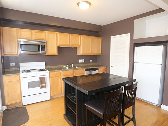 3rd image of 5210 N Sawyer Ave #4