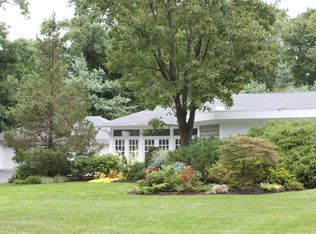 190 Sands Point Rd, Port Washington, NY 11050