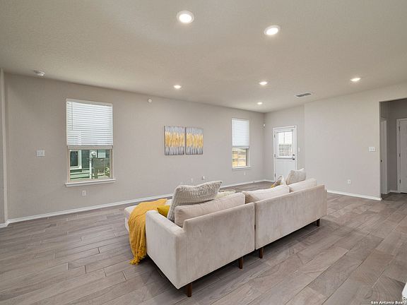 4th image of 3307 Rosita Way