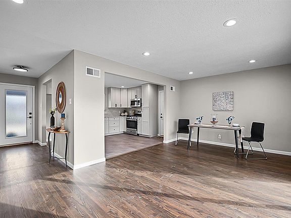 4th image of 5818 Oak Branch Dr
