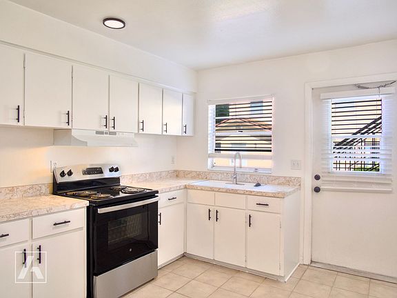 4th image of 1020 Elmwood St #1102C
