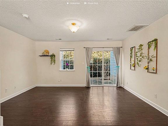 4th image of 140 Tannenbaum Cir