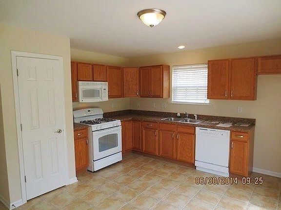 3rd image of 1209 W 83rd Ct