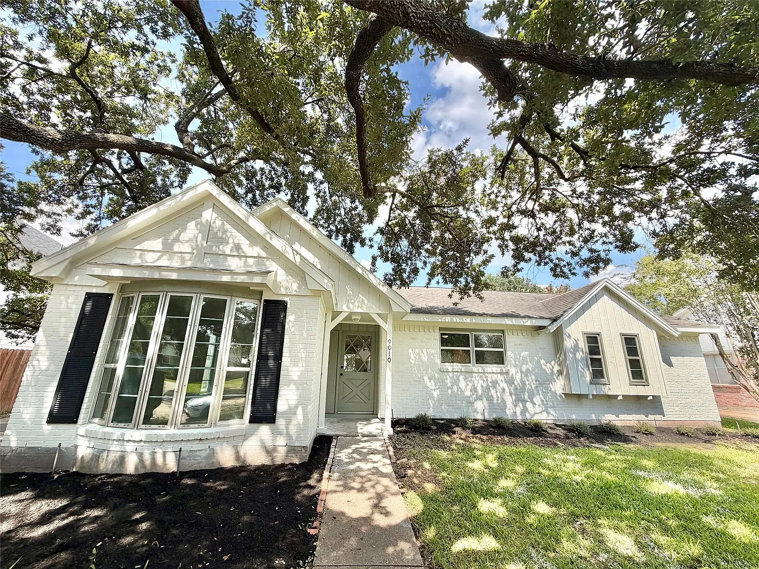 3 bed, 2.0 bath, 1618 sqft, $2,400 — Photo 2