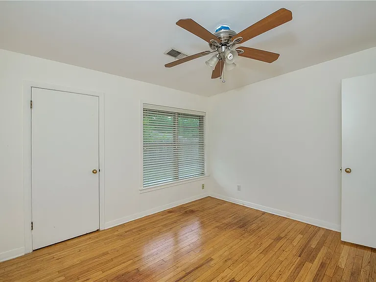 501 Helena St — Photo 17