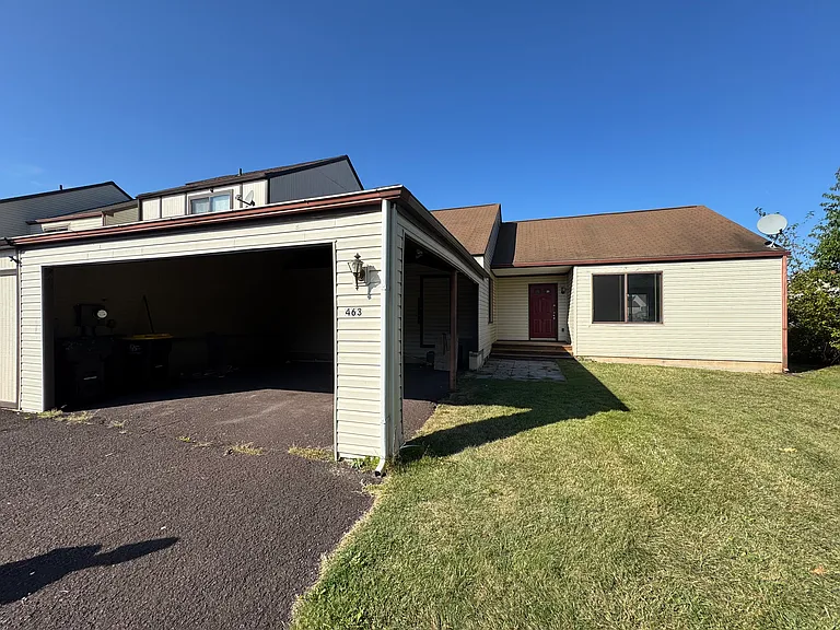 463 Bridge St — Photo 1