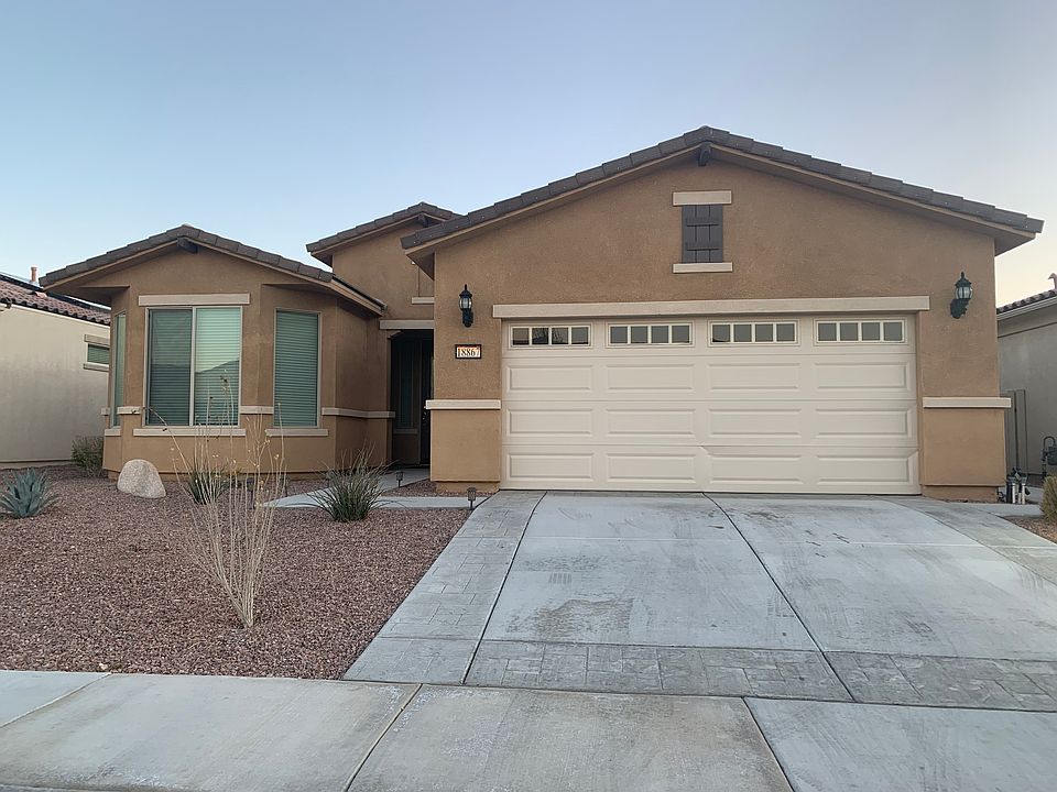 This is a 55+ only Gated community in Apple Valley, CA