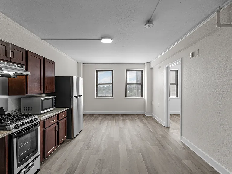 Fairmont Tower Apartments — Photo 31