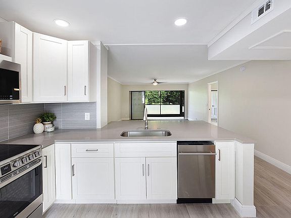 Home For Sale In Domaine Delray