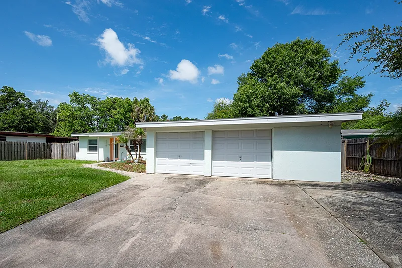 3 bed, 2.0 bath, 1870 sqft, $3,300 — Photo 2