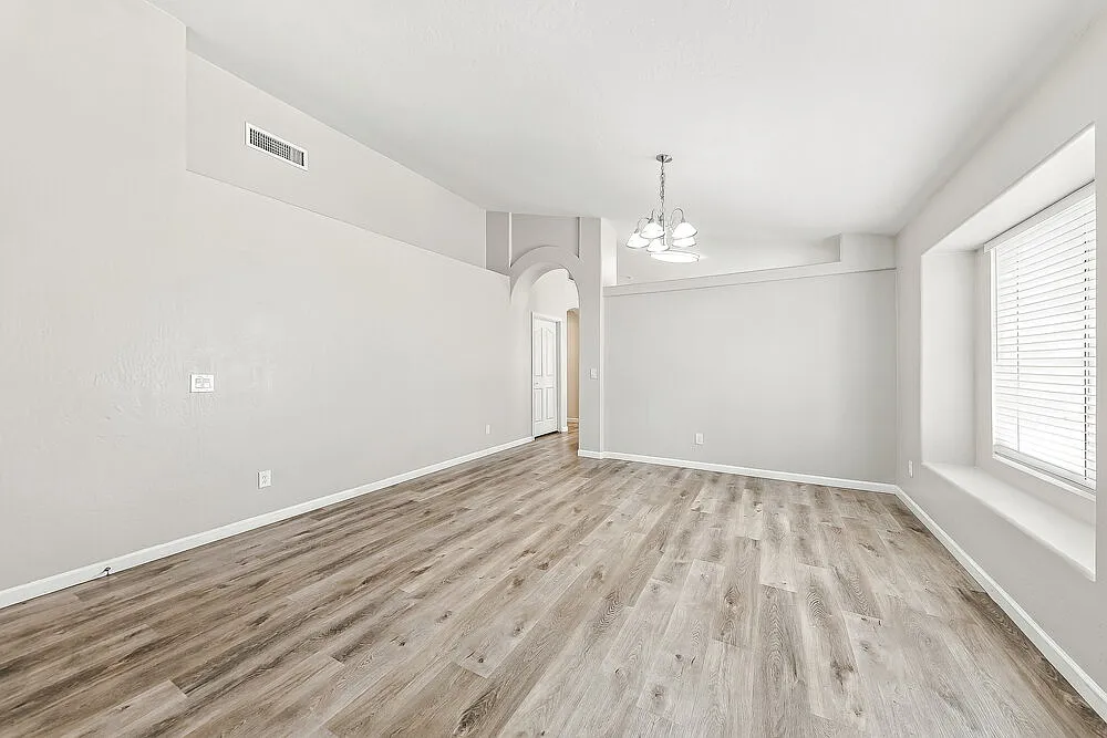 4 bed, 2.0 bath, 1810 sqft, $2,620 — Photo 4