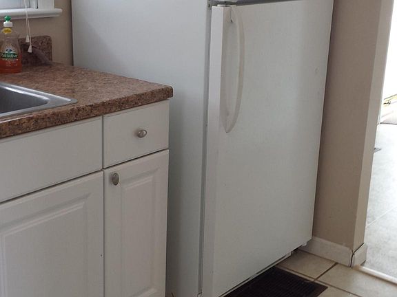 2nd image of 524 Oakland Blvd