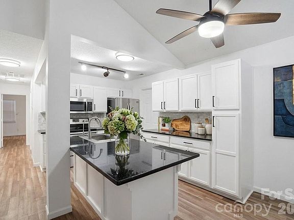 3rd image of 1513 Dendy Ln
