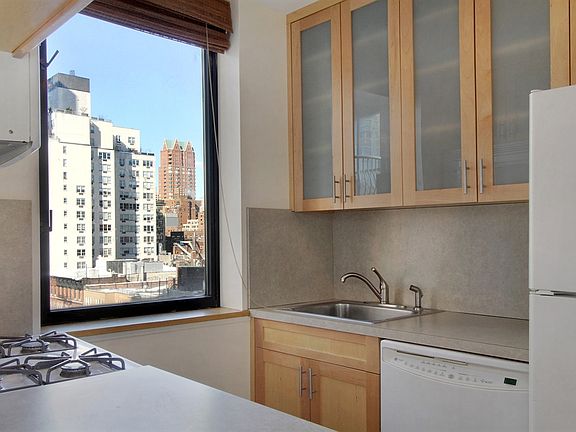 3rd image of 330 E 75th St APT 10G