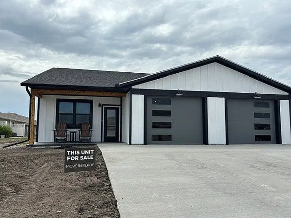 1916 S Court St, Fairfield, IA 52556