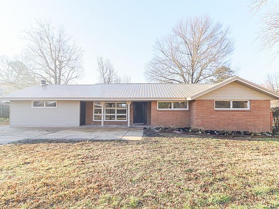 3rd image of 1305 Rosemond Ave