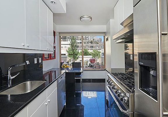 5th image of 205 E 68th St Penthouse B