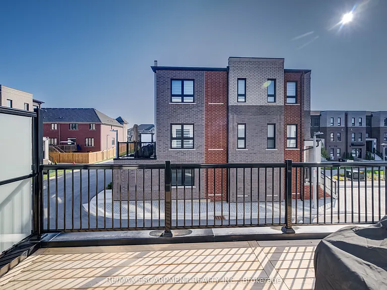 247 Burke St — Photo 30