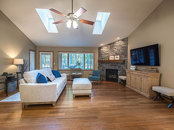 4th image of 4183 Persimmon Dr