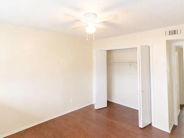 521 Arborview Dr, Garland, TX 75043