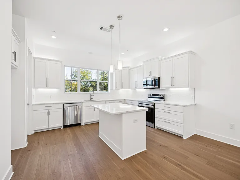 262 Harris St — Photo 6