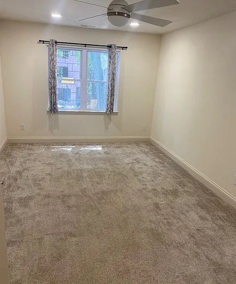 2437 Laburnum Ave — Photo 12