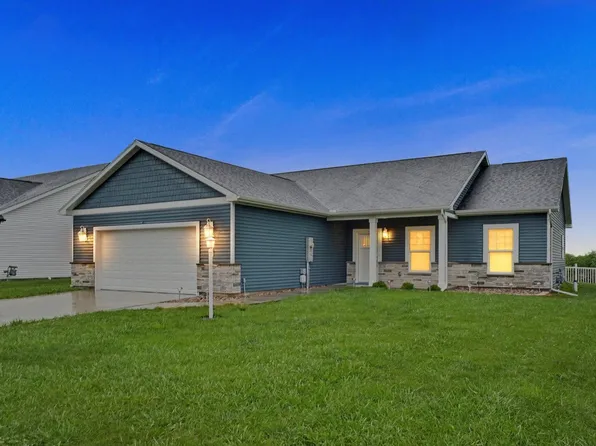 3704 Boulder Ridge Dr, Champaign, IL 61822