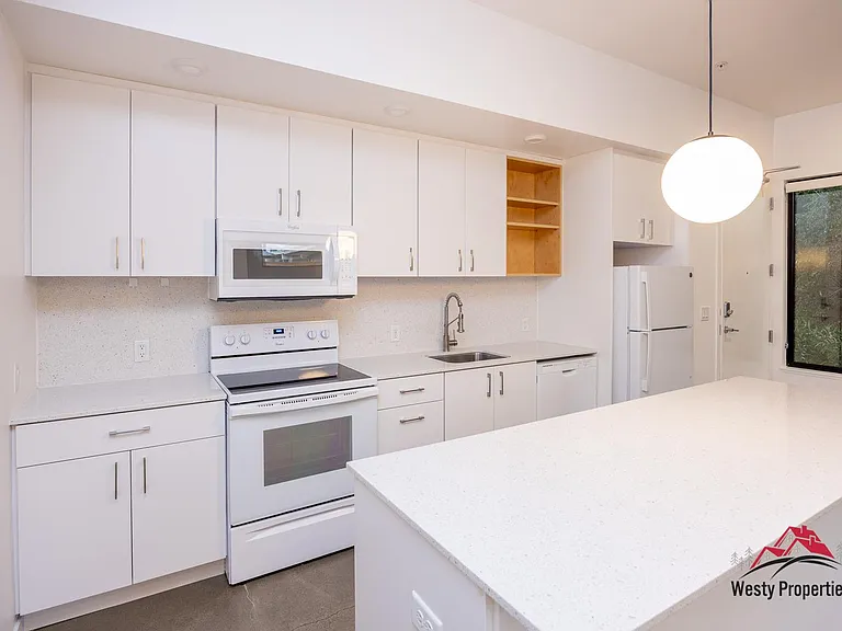 4526 NE 42nd Ave #106 — Photo 14