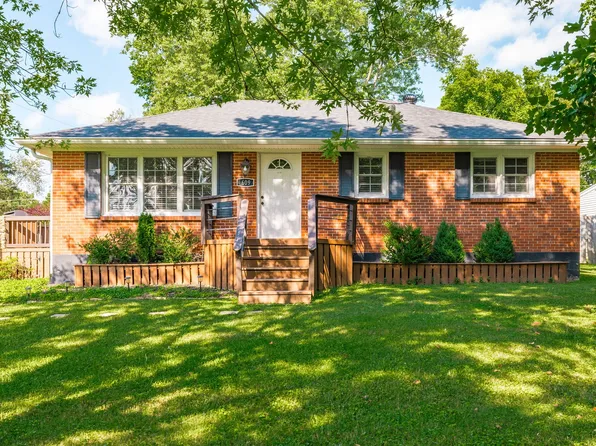 609 Draughon Dr, Greenbrier, TN 37073