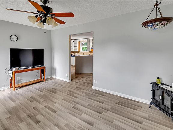 2nd image of 870 Fortoria Dr