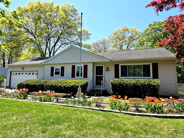 2758 N Cedar Ave — Photo 1