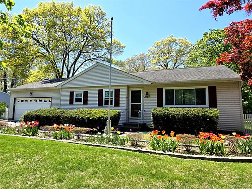 2758 N Cedar Ave Photo 1
